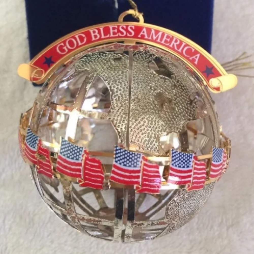 VINTAGE WALLACE SILVERSMITHS USA ORNAMENT
